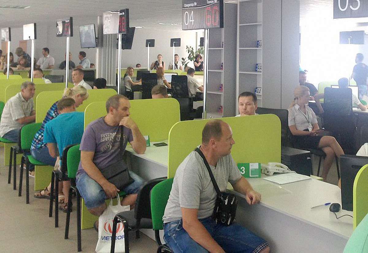 В Україні за порушення назавжди будуть забирати права у водіїв-новачків