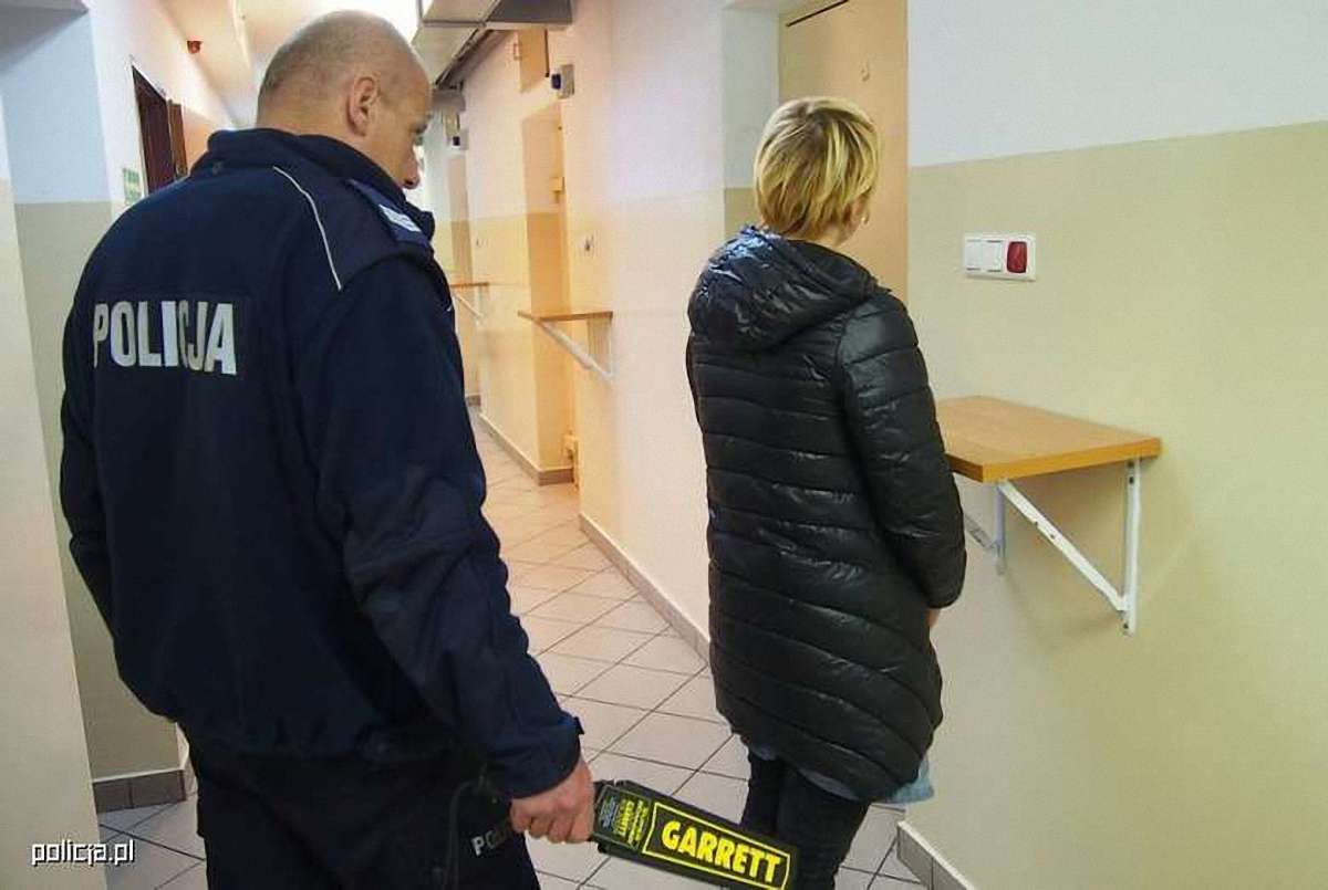 Українське подружжя кілька місяців обкрадало будинки поляків біля Варшави