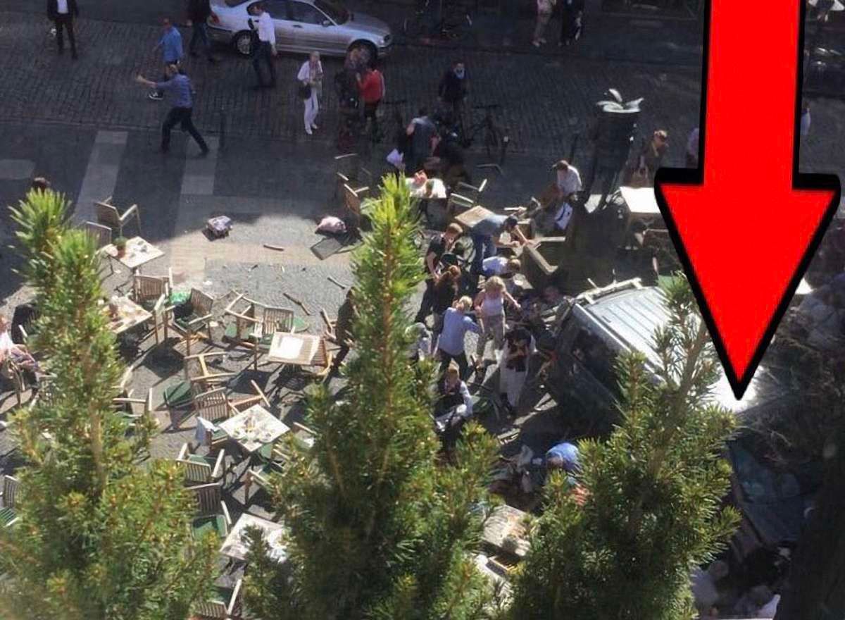 У Німеччині автомобіль в'їхав у групу пішоходів, загинули 4 людини та 30-ть постраждали