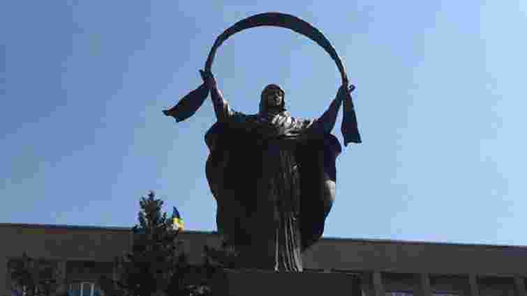 У Кривому Розі на місці пам'ятника Леніну встановили статую Богородиці