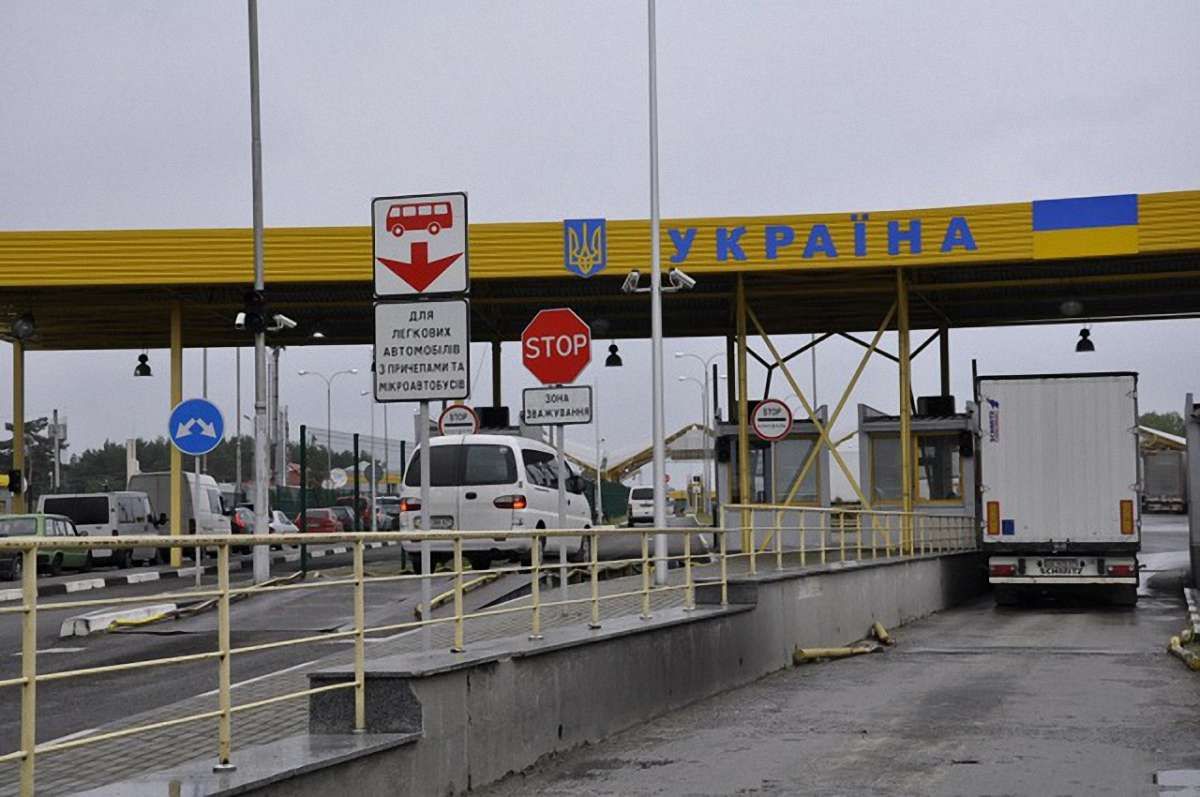 Російські дипломати намагалися незаконно вивезти команду судна «Норд» з України