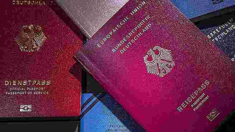 Німеччина має намір позбавляти джихадистів німецьких паспортів