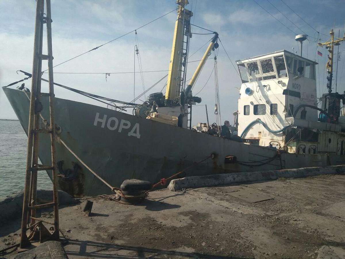 Екіпаж затриманого «Норду» намагався перетнути адмінмежу з Кримом за російськими паспортами