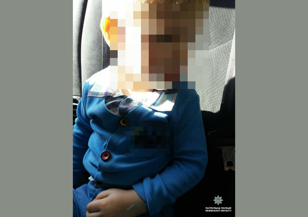 Біля Високого замку у Львові поліцейські виявили дворічного хлопчика без батьків