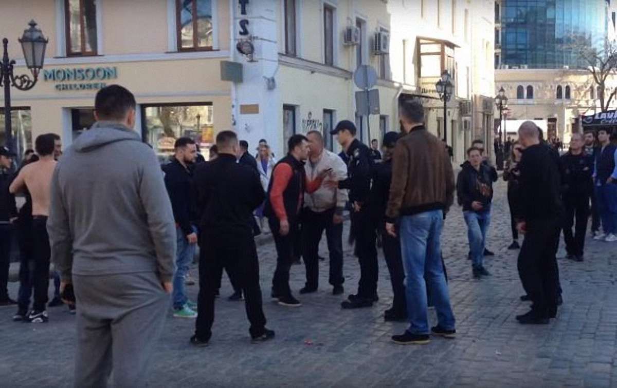 У залюдненому центрі Одеси  сталася бійка зі стріляниною
