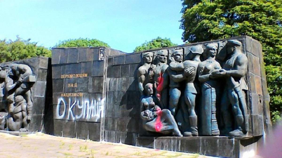 У Львові обгородять аварійний Монумент Слави