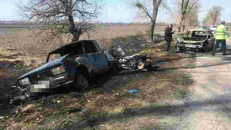 На Київщині невідомі пограбували і спалили автомобіль «Укрпошти»