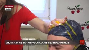 У прямому ефірі Люкс ФМ радіоведучому на голові розбили яйце
