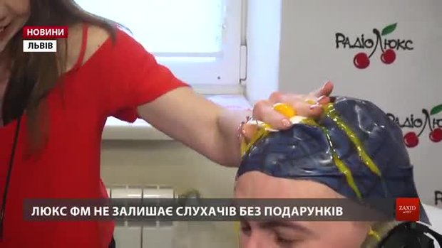 У прямому ефірі Люкс ФМ радіоведучому на голові розбили яйце