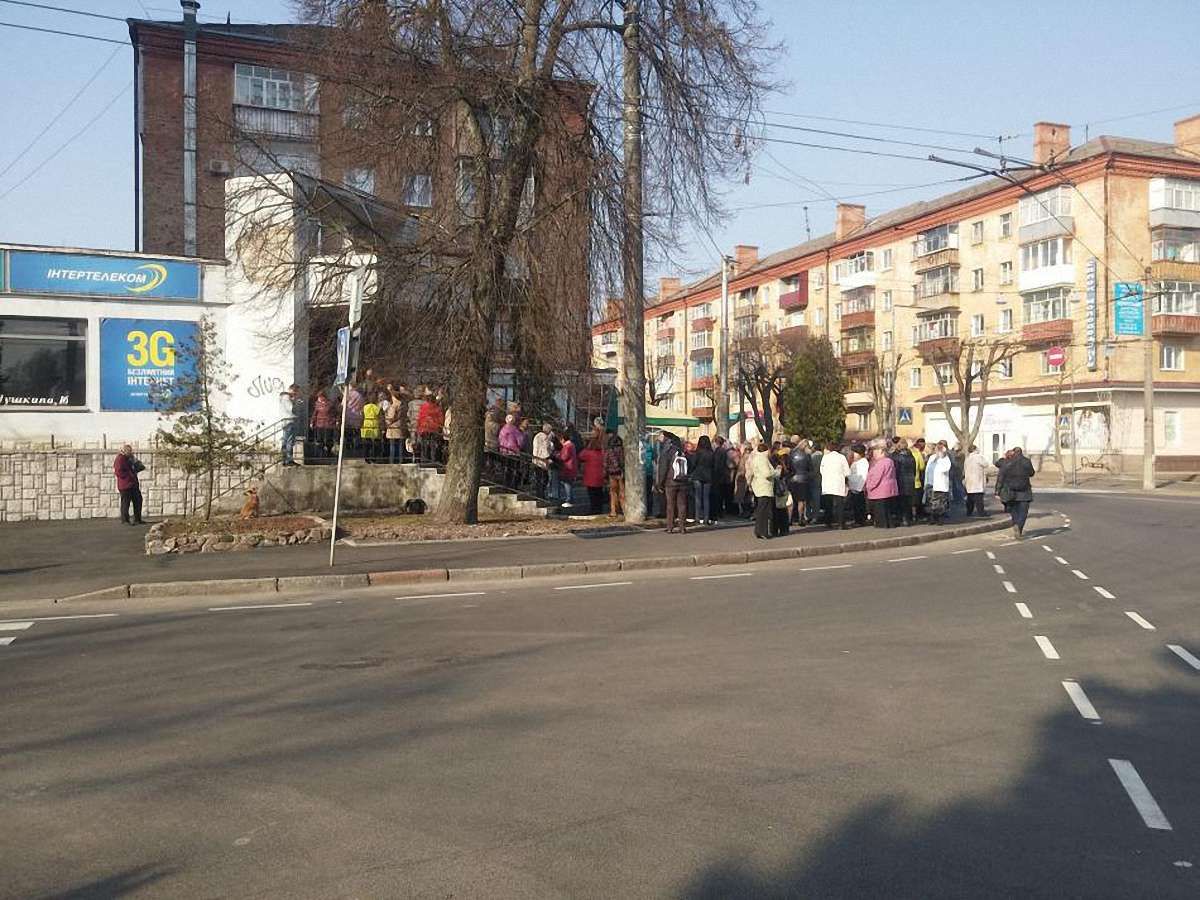Фейкова новина про виплату допомоги спровокувала хаос серед пенсіонерів Чернігова 