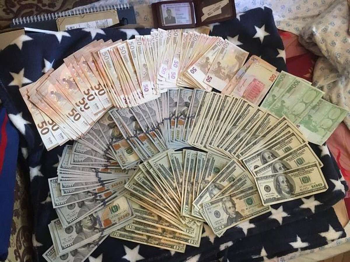 СБУ розслідує справу вимагання хабара львівським прокурором