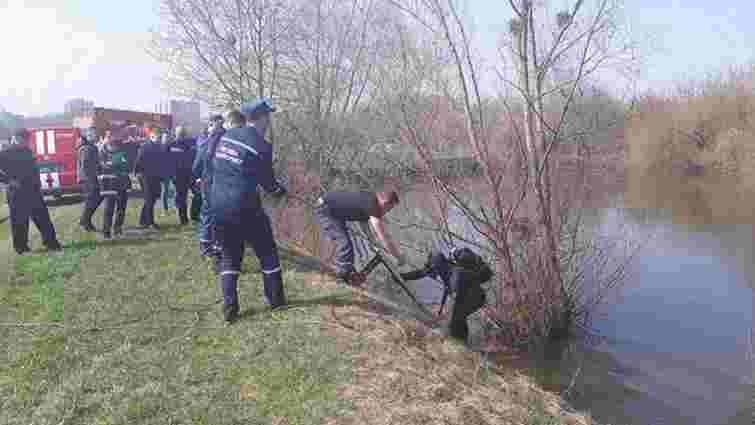 У селі поблизу Луцька водій «Волги» потонув у річці разом з автомобілем