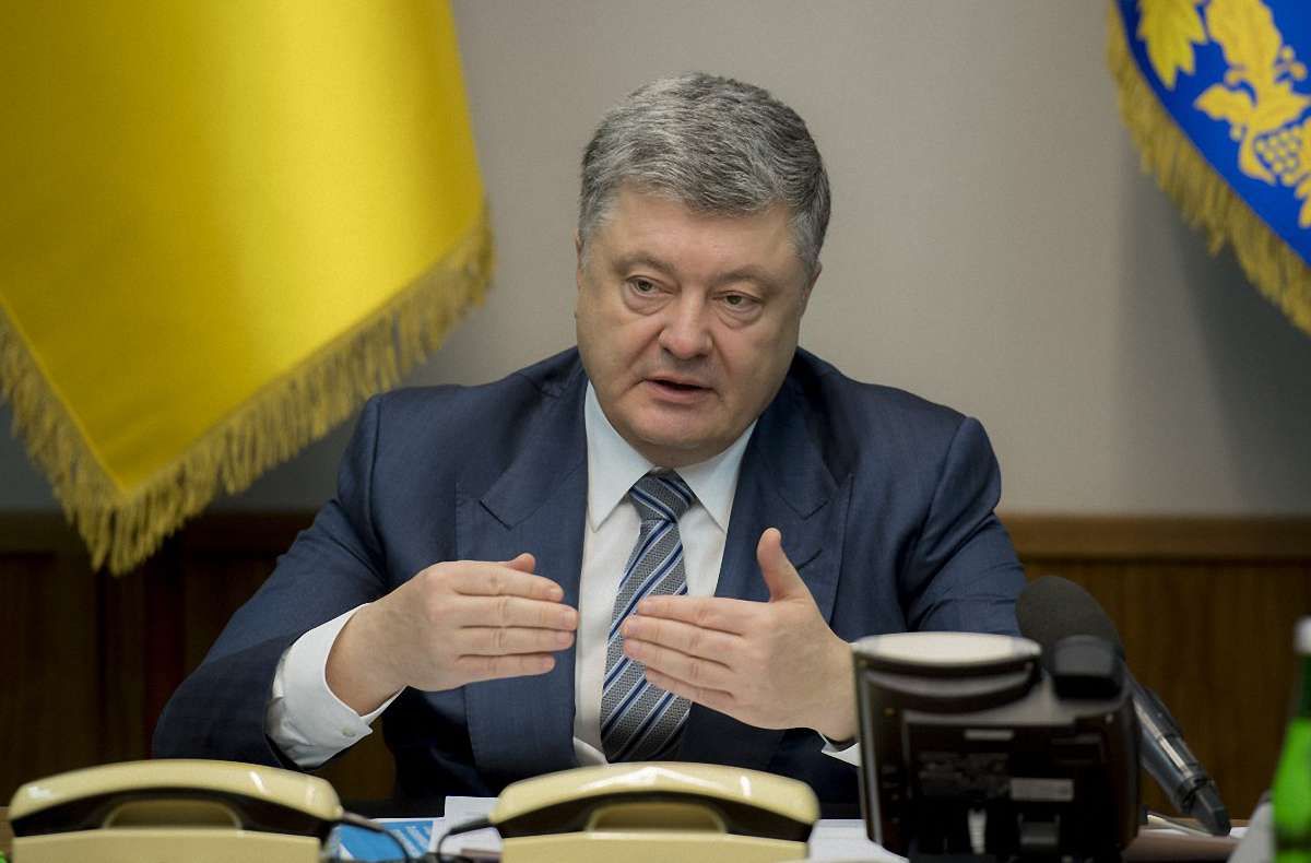 Порошенко назвав бомбардування коаліції у Сирії вимушеним, але виправданим кроком