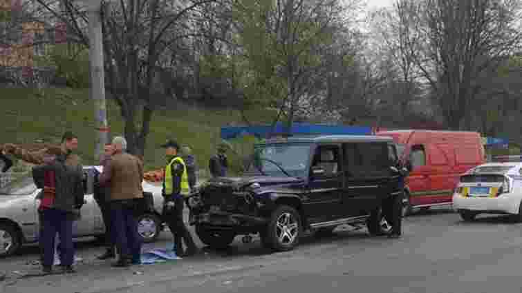 У Києві п’яний автомийник вкрав і розбив Mercedes дружини Медведчука