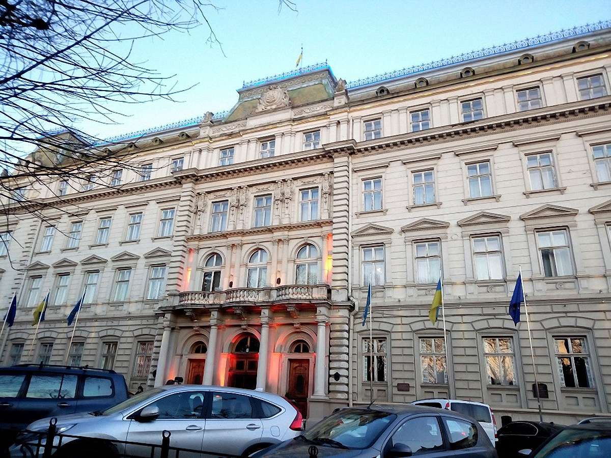 ЛОДА облаштує мансардний поверх для чиновників одного з департаментів