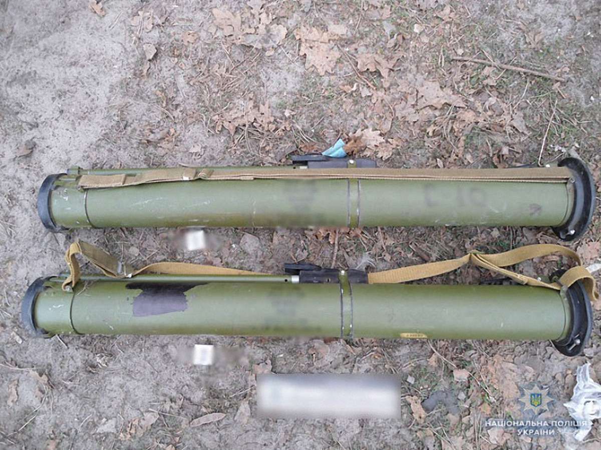 У Чернігові військовослужбовець торгував гранатами і гранатометами