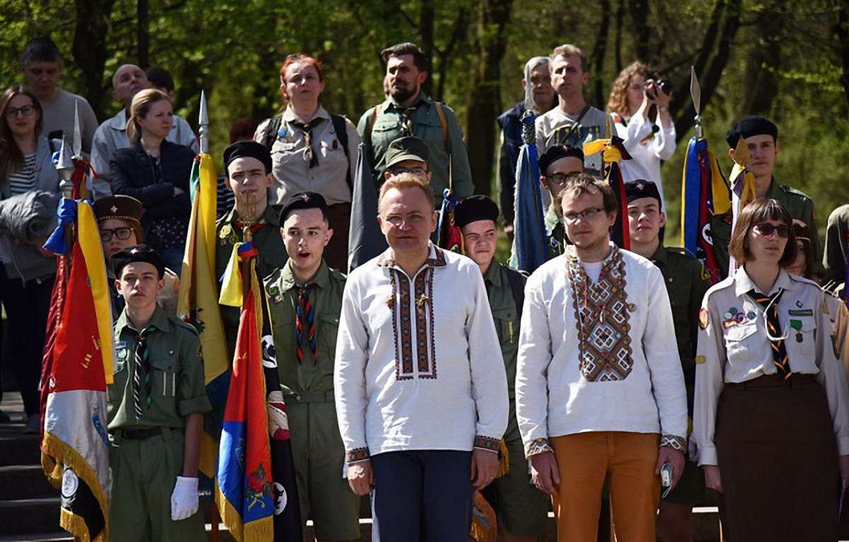 Мер Львова пожертвував місячну зарплату на розвиток Пласту