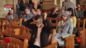 «Музика не потребує очей»: благодійники влаштували у Львові концерт для людей з вадами зору