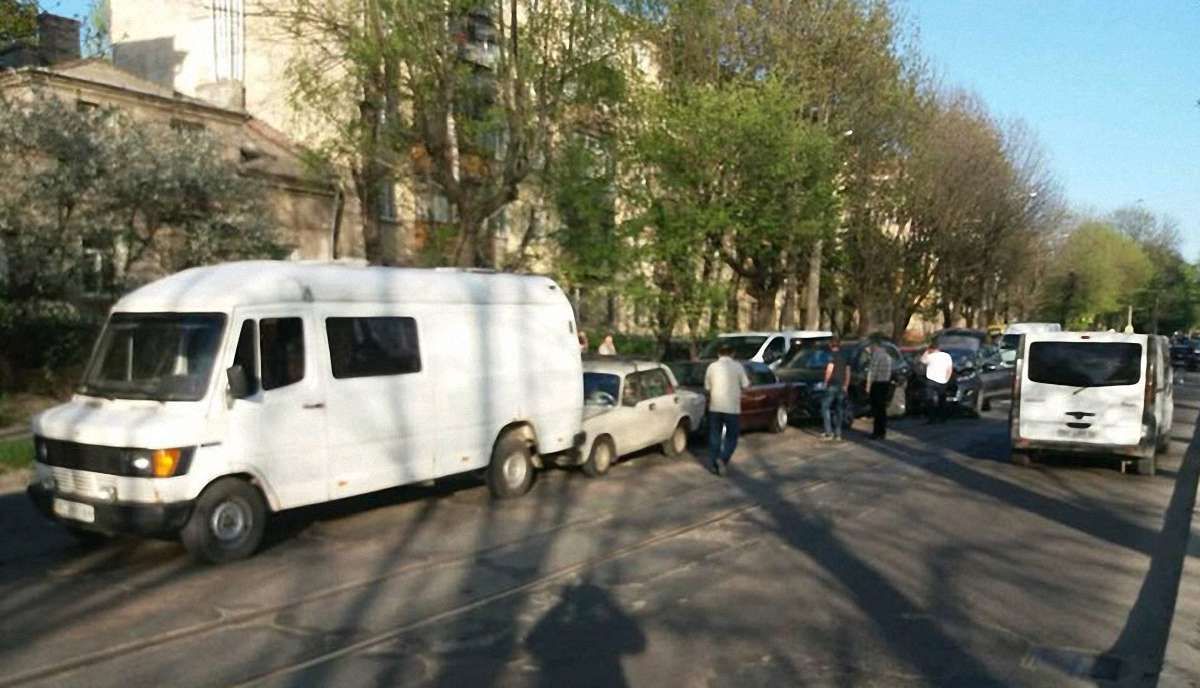 У Львові трапилась ДТП за участі п'яти автомобілів