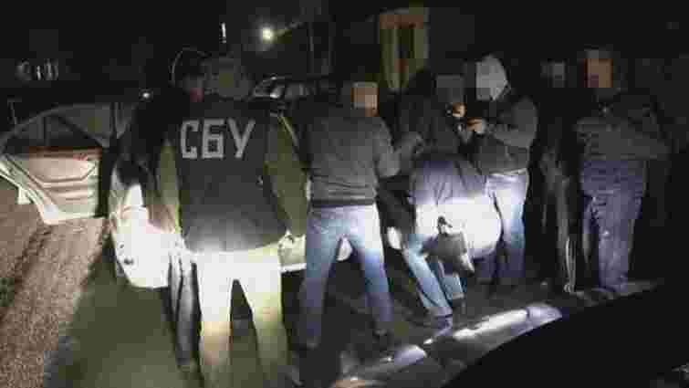 Злочинна група під виглядом поліцейських нападала на громадян на Дніпропетровщині