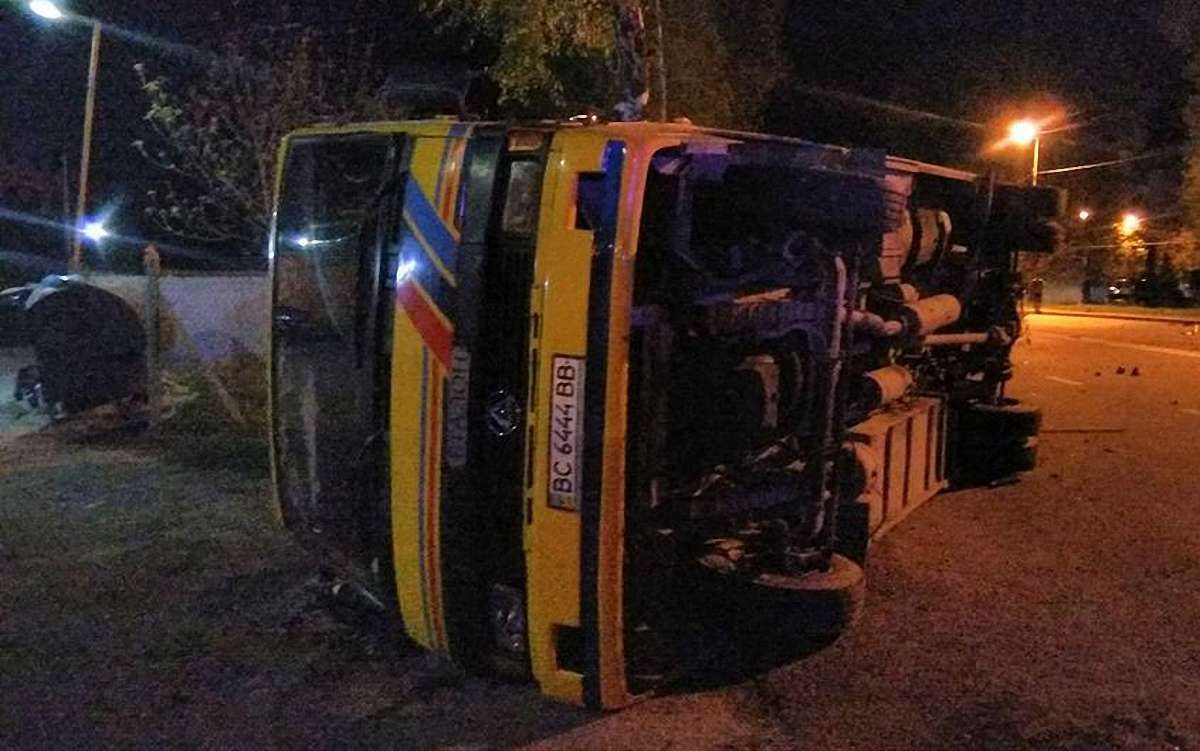 У Львові сталася смертельна ДТП за участю позашляховика і маршрутки