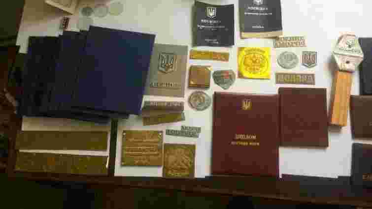 СБУ викрила міжнародну злочинну групу, яка підробляла паспорти та дипломи для виїзду закордон