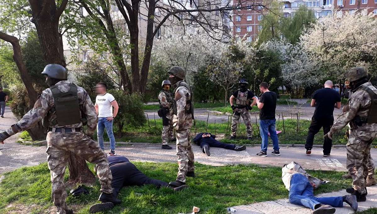 У Львові поліція затримала групу рекетирів за вимагання $20 тис.