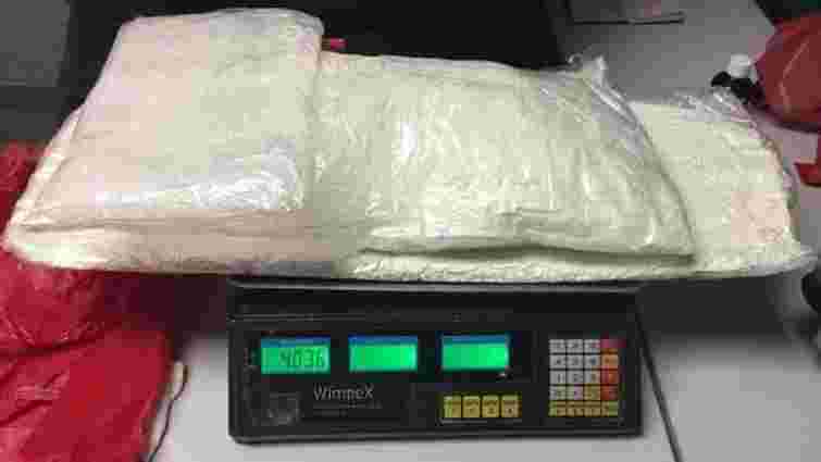В одеському аеропорту в іноземця вилучили 4 кг кокаїну