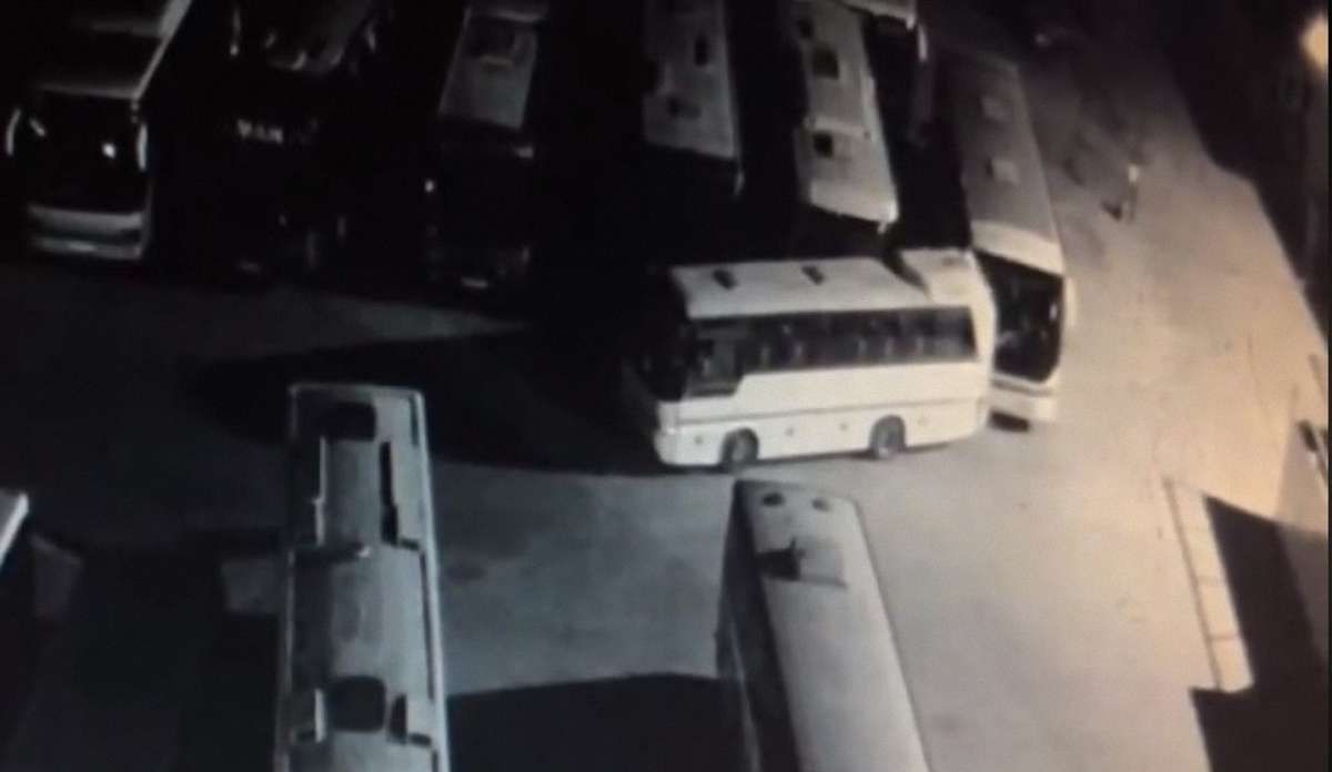 Нетверезий водій протаранив два автобуси на стоянці у Львові