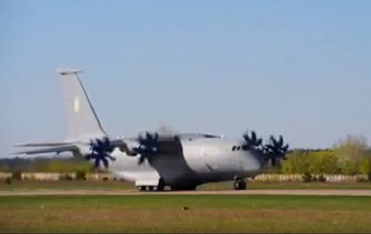«Антонов» опублікував відео польоту прототипу українського Ан-77