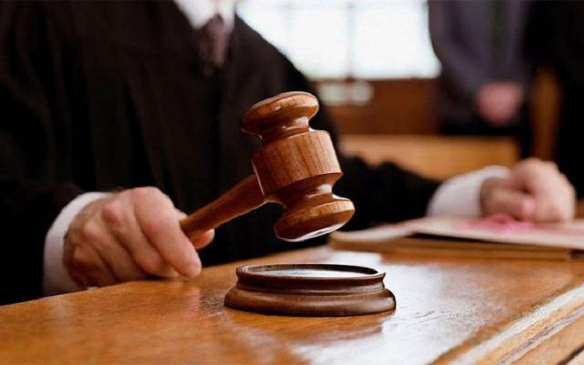 Двоє колишніх жовківських правоохоронців отримали умовні терміни за хабар у $1,2 тис.