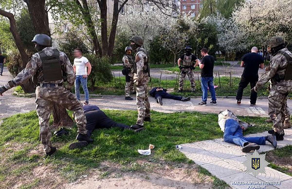 Суд взяв під варту членів злочинного угрупування, що вимагали у львів'янина $20 тис.