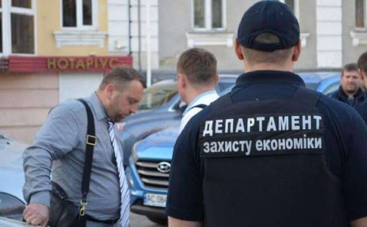 Заступника мера Луцька та голову місцевого суду затримали за хабарі