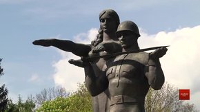 У Львові готуються демонтувати стелу Монумента слави