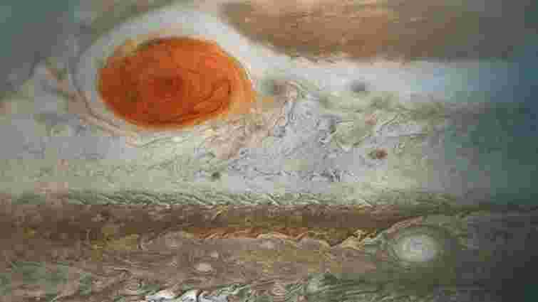 NASA показало нове фото Великої червоної плями на Юпітері