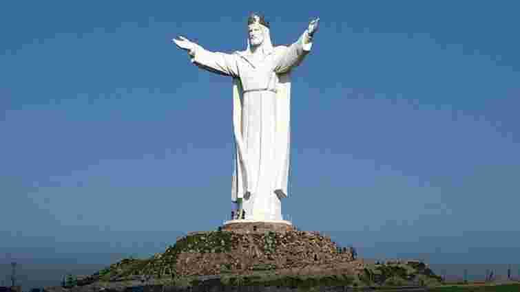 З голови найвищої у світі статуї Ісуса Христа в Польщі демонтують антену, що роздавала інтернет