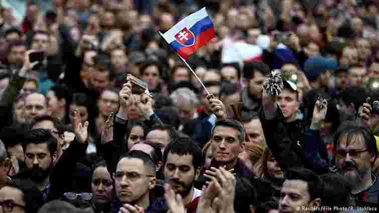 Тисячі словаків вийшли на вулиці, вимагаючи дострокових виборів