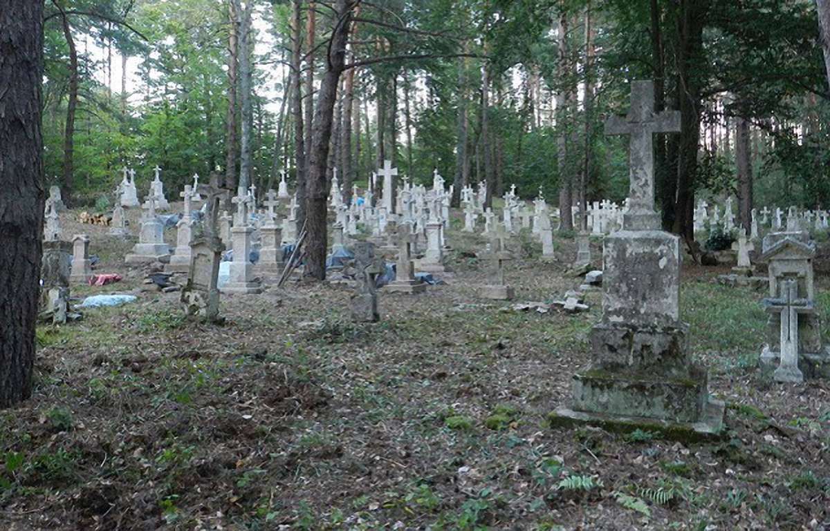 У Польщі напали на активістів, котрі відновлювали старий український греко-католицький цвинтар