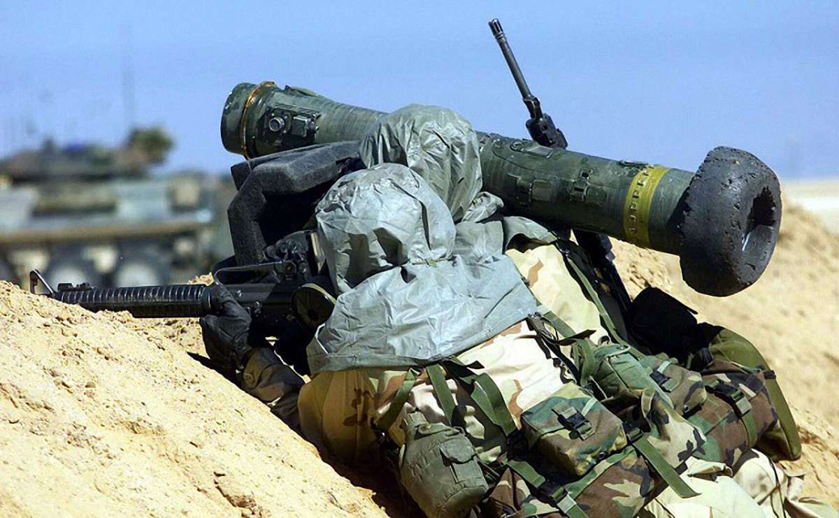 В Україну надійшли американські протитанкові комплекси Javelin