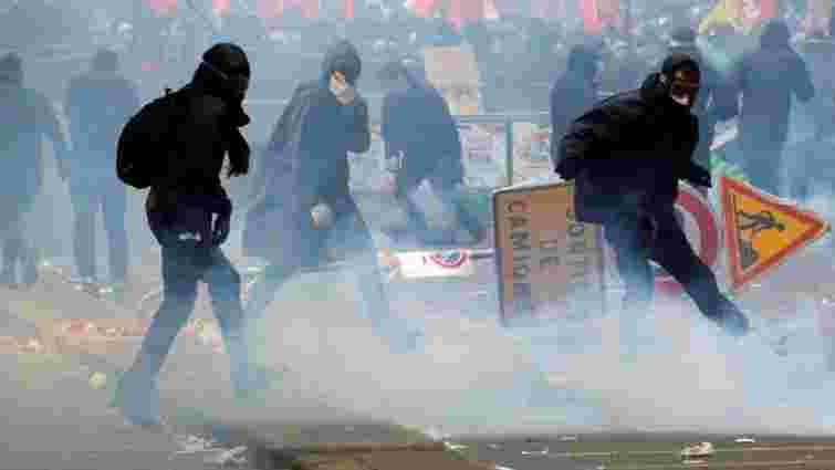Під час масових заворушень в Парижі поліція затримала 200 осіб
