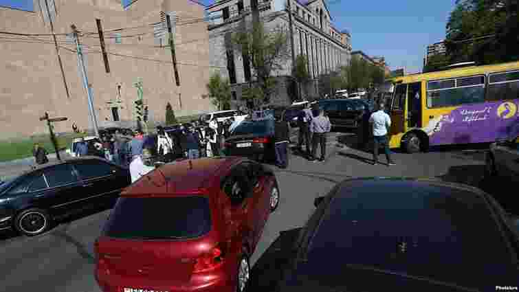 Учасники протестів у Єревані заблокували основні дороги і під'їзд до аеропорту