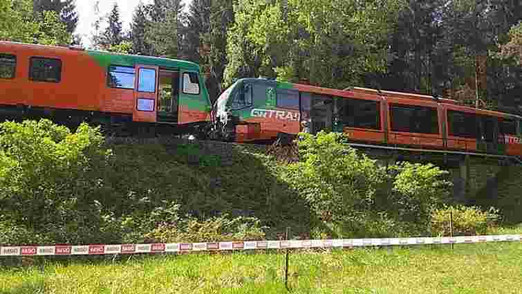 У Чехії внаслідок помилки машиніста зіткнулися два потяги, 14 людей постраждали