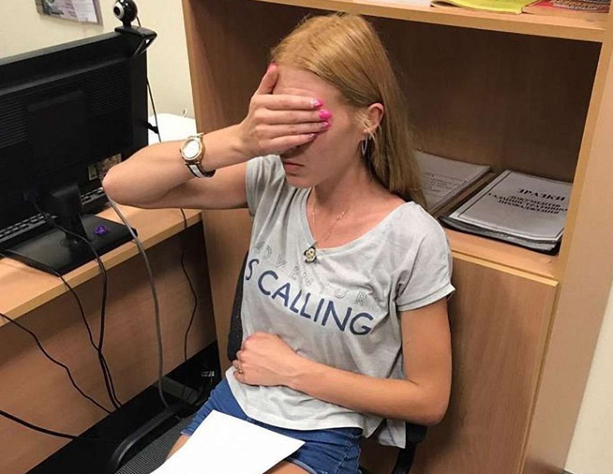 Суд звільнив від покарання львів'янку, яка завербувала дівчину для проституції в Туреччині