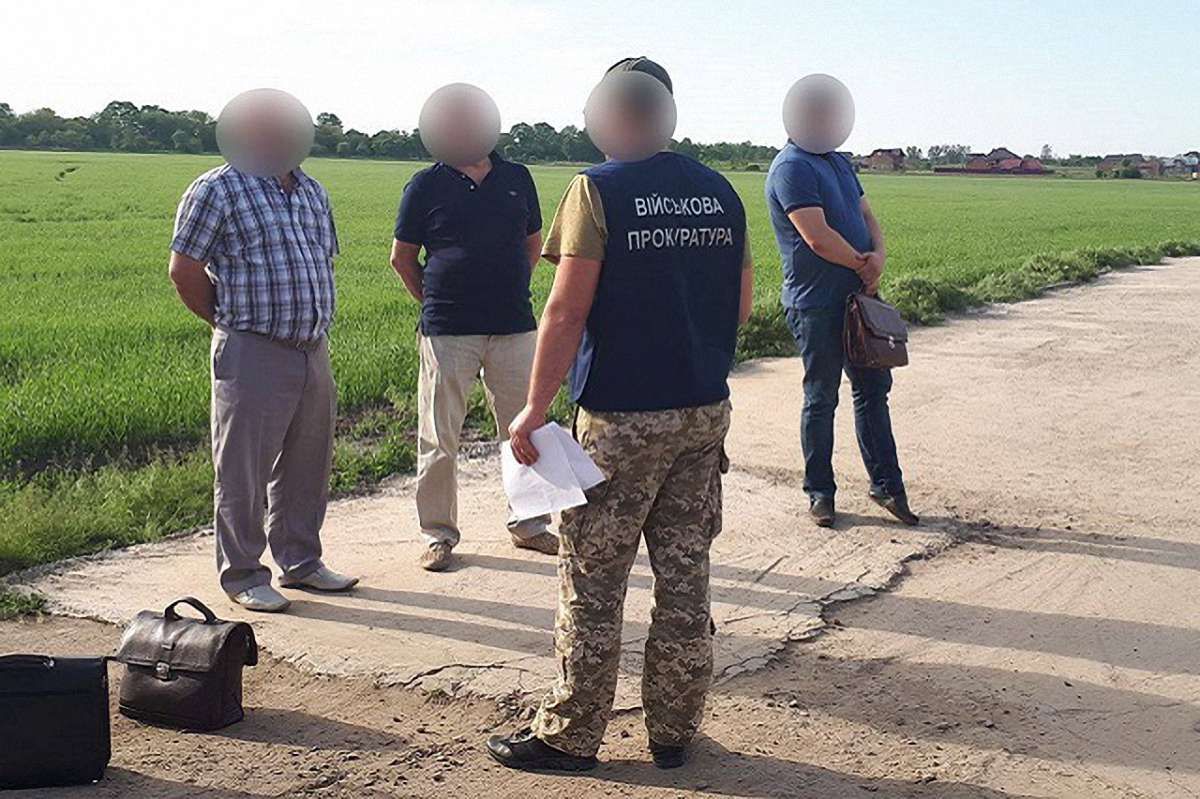 На Буковині під час затримання посадовця на хабарі раптово помер посередник злочину