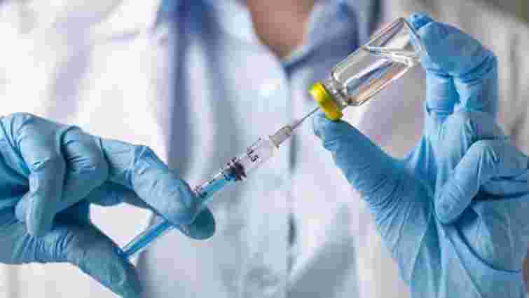 В Україні тимчасово заборонили дві вакцини через летальні випадки