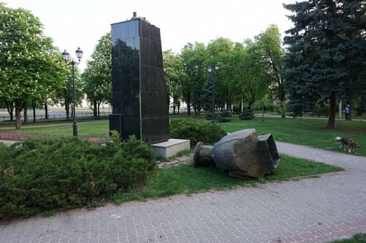У Харкові невідомі знесли погруддя радянського маршала Георгія Жукова