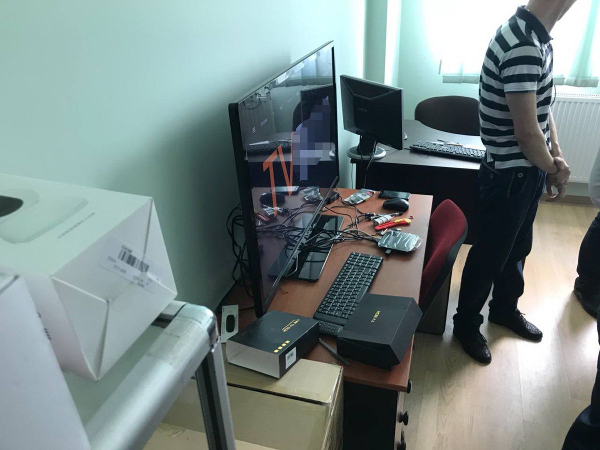 СБУ припинила нелегальну ретрансляцію у Львові російських телеканалів