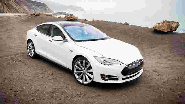 Українці з початку року купили 50 електромобілів Tesla Model S 