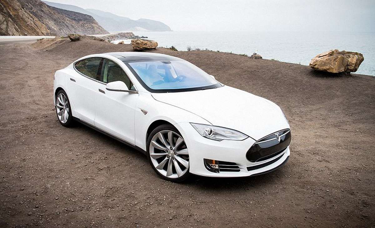 Українці з початку року купили 50 електромобілів Tesla Model S 