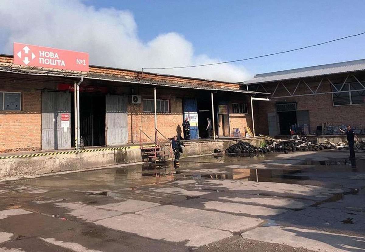 У Червонограді горіли склад із пряжею і відділення «Нової пошти»